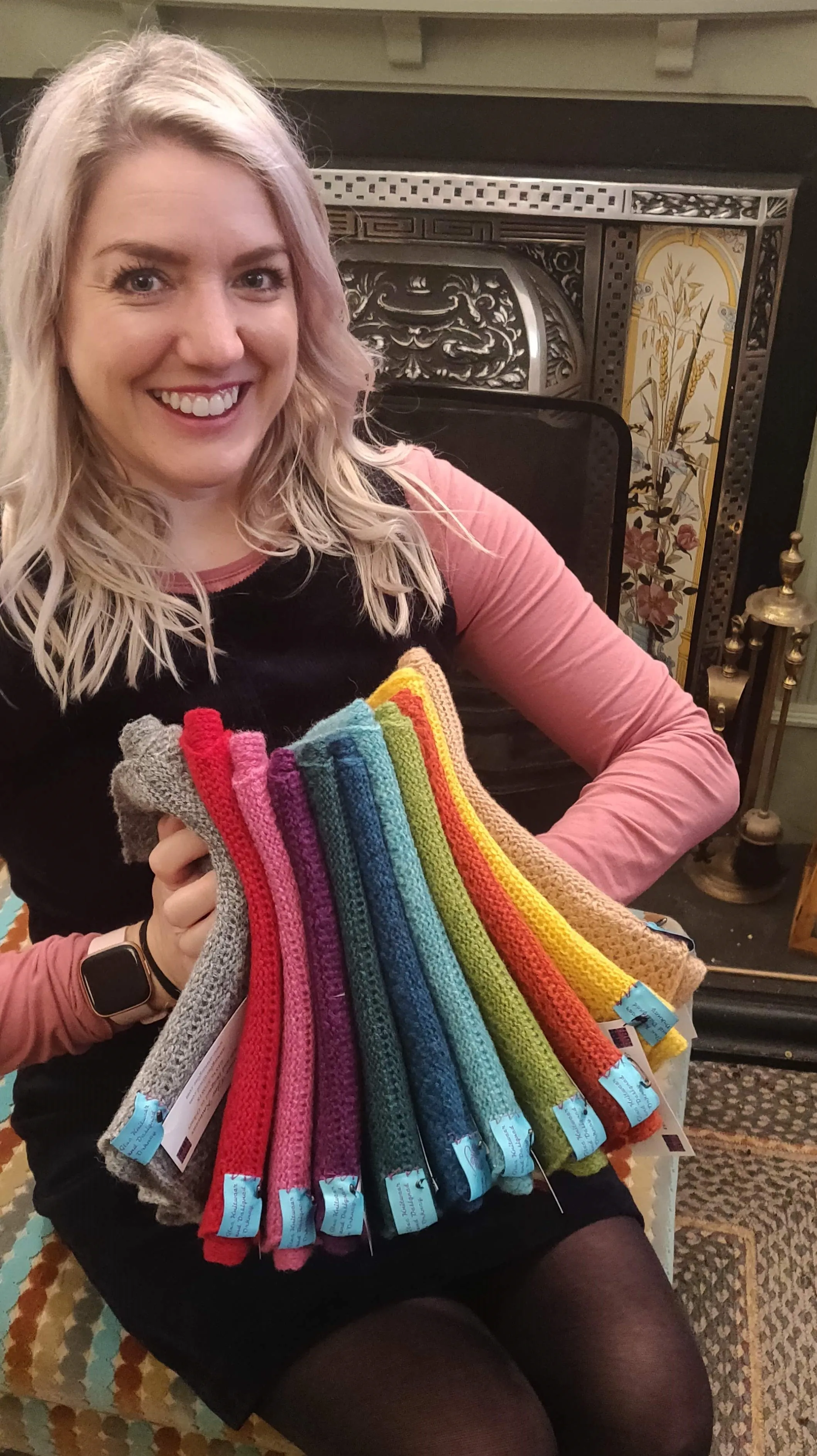 Annie Glue Textured Hand Warmers in  Cherry