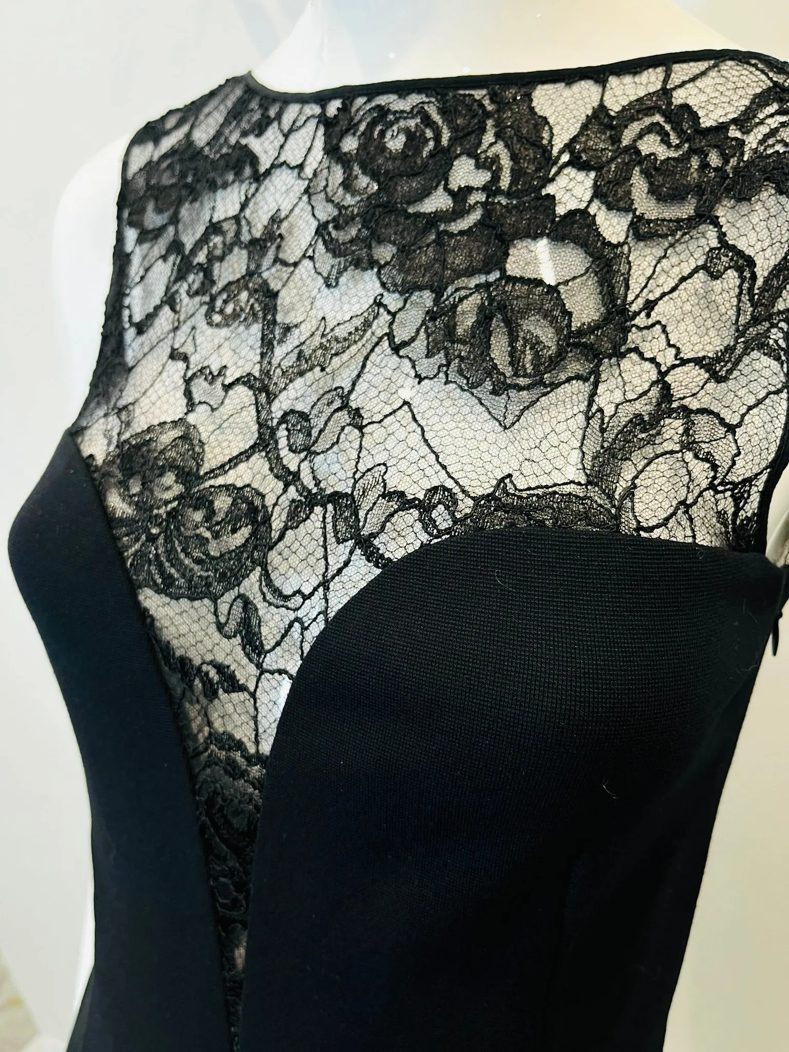 Emilio Pucci Lace Embellished Sheath Dress. Size 40IT