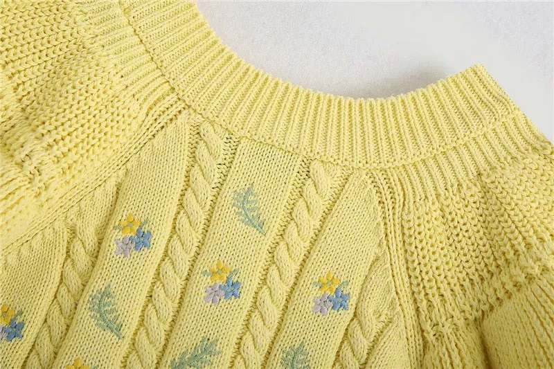FLORAL SEQUINNED KNIT TOP
