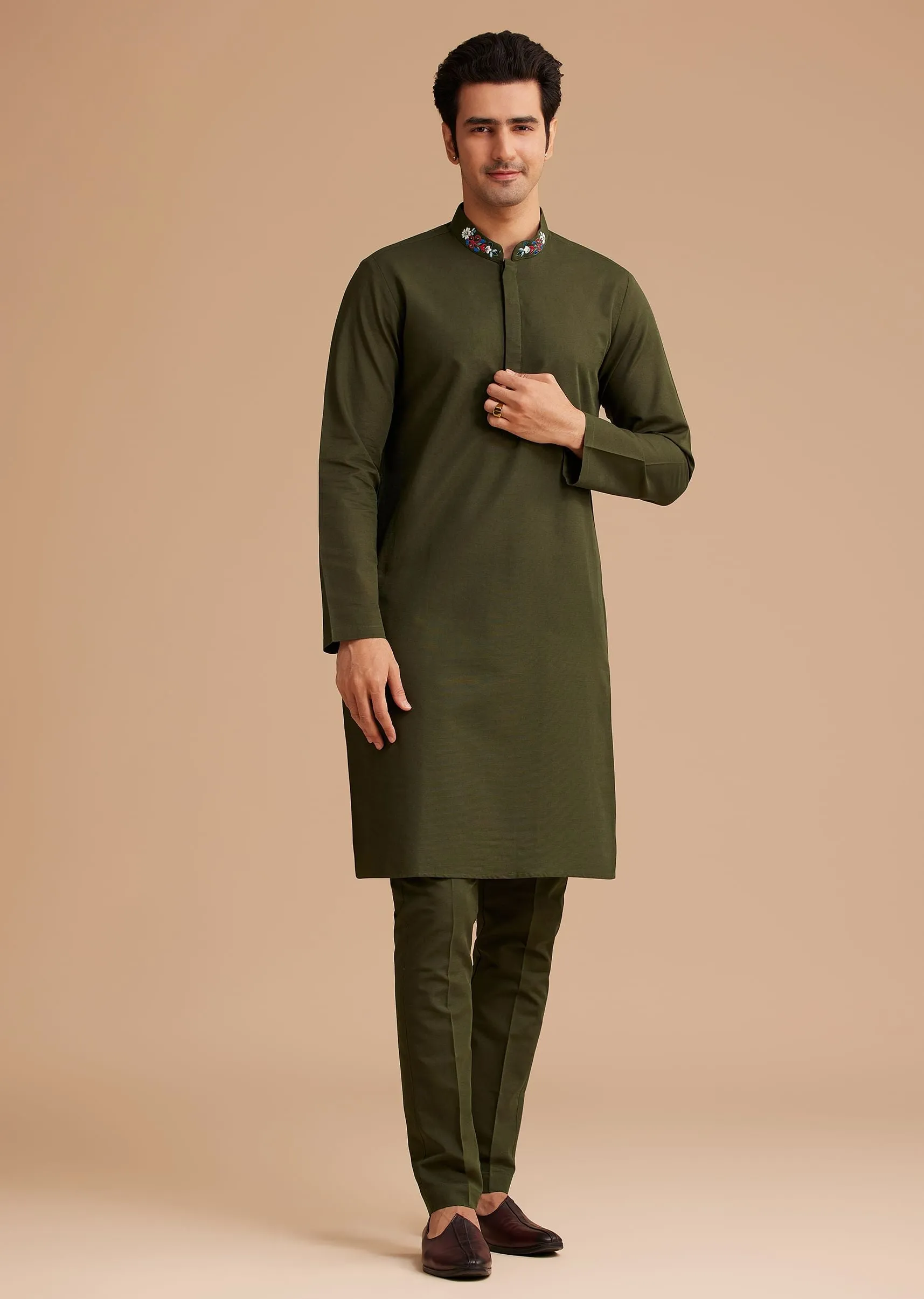 Green Cotton Kurta Set With Embroidered Pocket And Collar